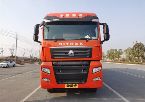 汕德卡自動(dòng)擋480馬力9米6冷藏車(chē)