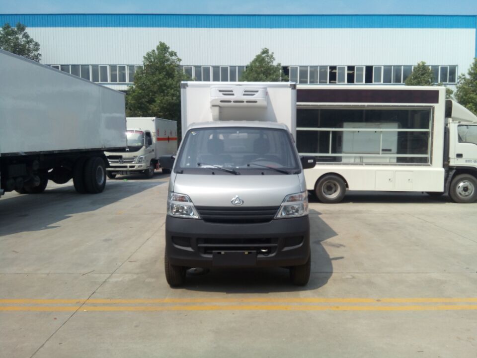 長(cháng)安小型冷藏車(chē)