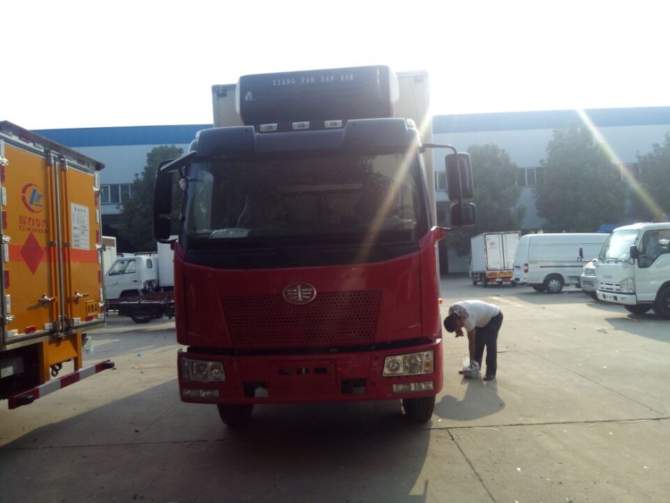 解放J6  6米8冷藏車(chē)