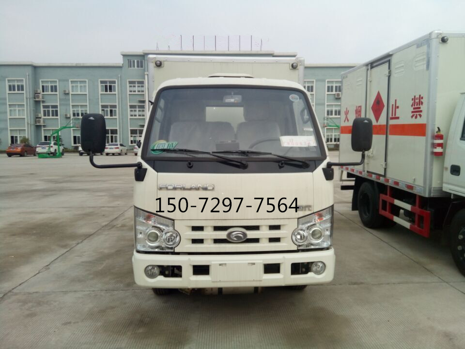 福田2米6易燃液體廂式運輸車(chē)