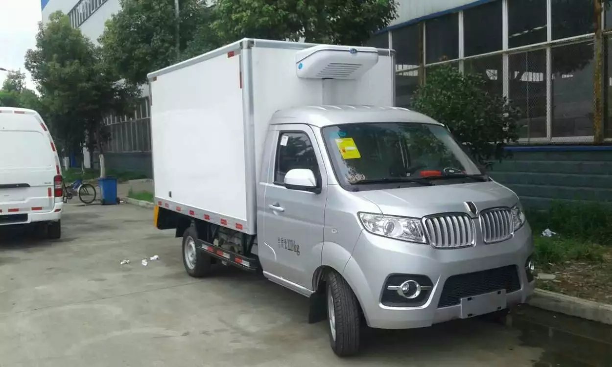 金杯國五2米8冷藏車(chē)