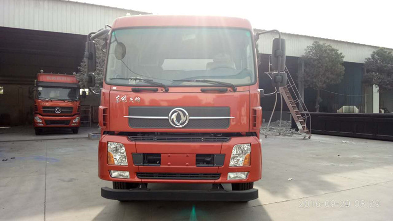 東風(fēng)天錦國五30方散裝飼料運輸車(chē)